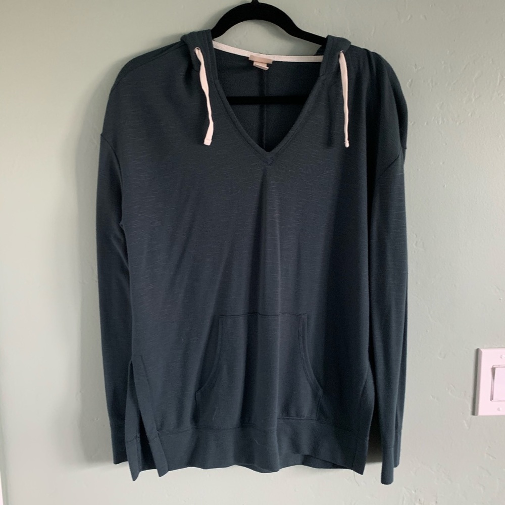 green sweater/hoodie